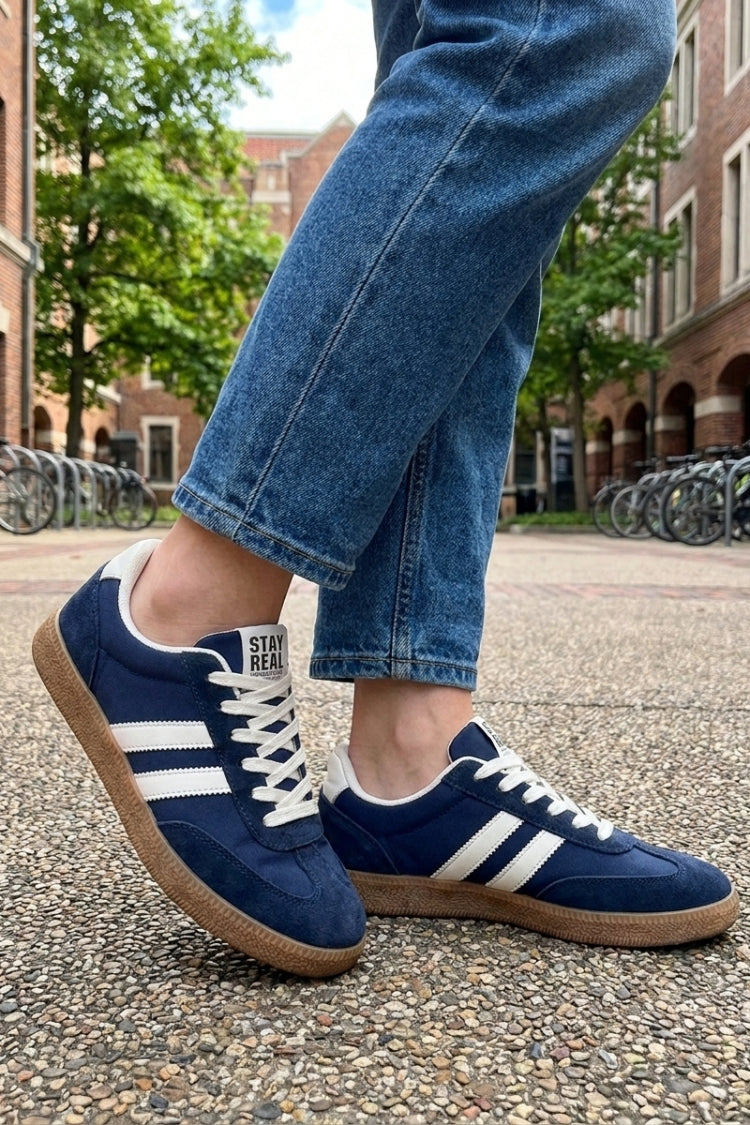 Damen Low-Top Sneaker | Seitenstreifen & Kontrastsohle