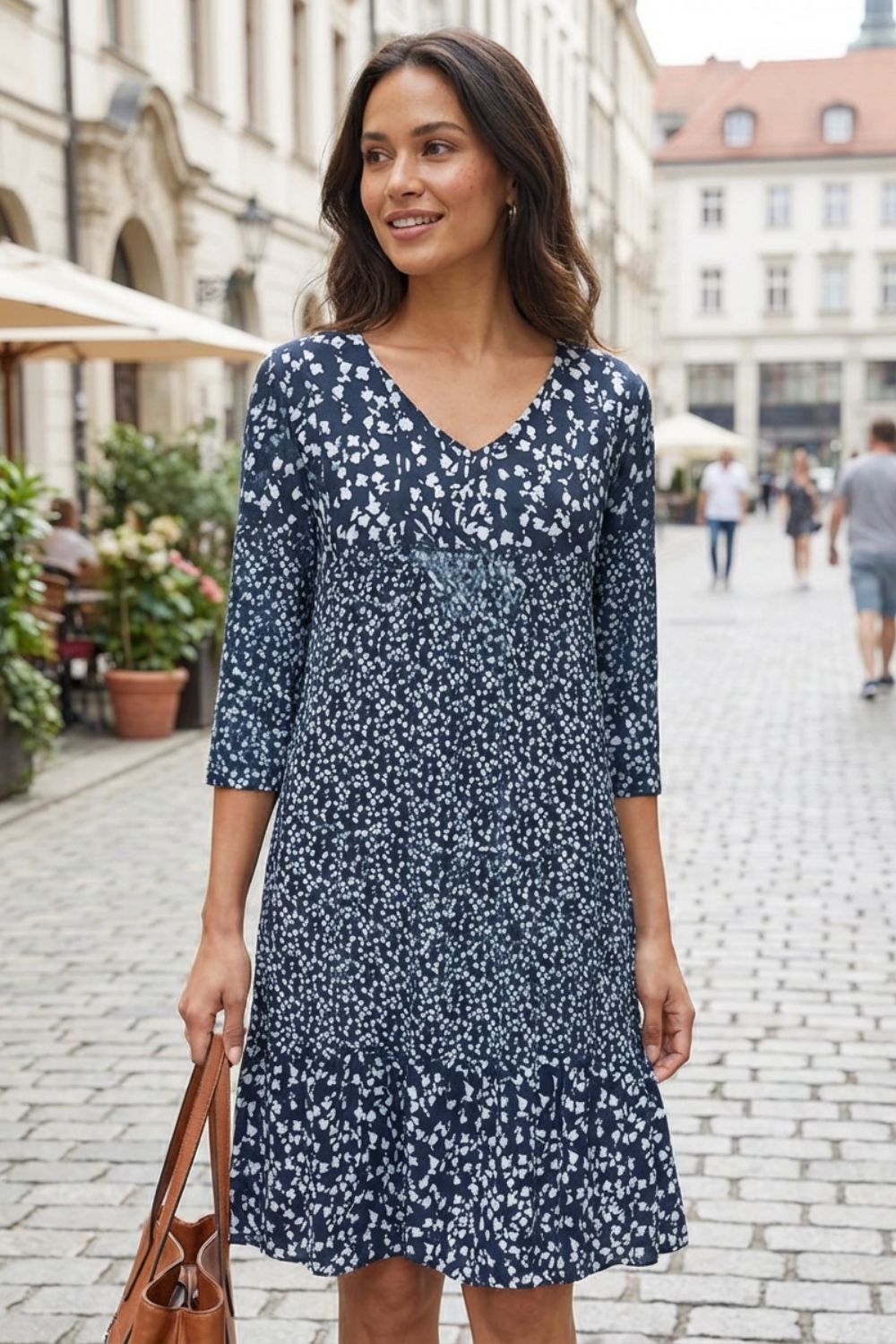 Damen Print Minikleid – Tiered – Styling-Inspiration