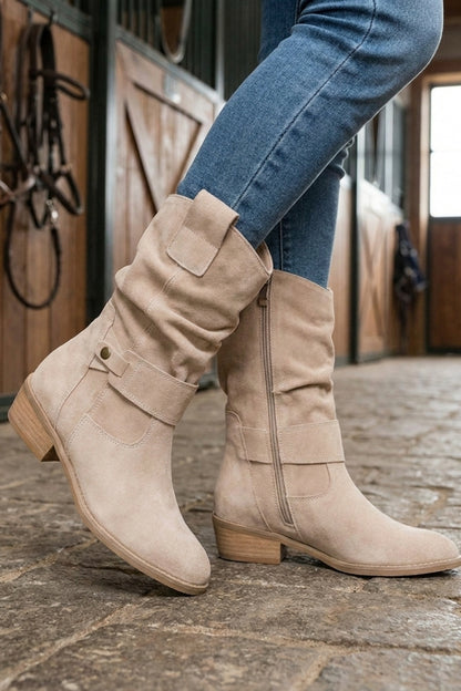 Damen Wadenstiefel | Geraffter Schaft & Schnallendetail