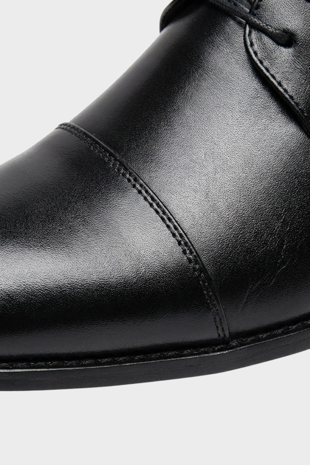 Lederschuhe Herren mit Schnürung und glatter Kappe