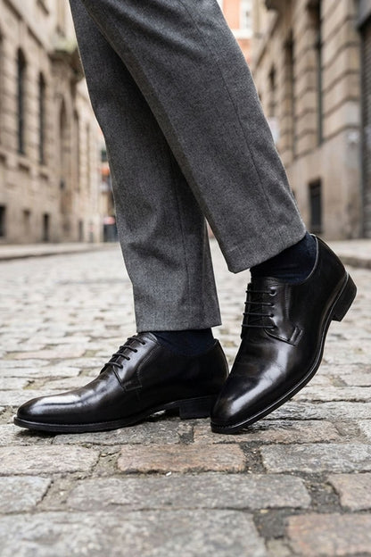 Lederschuhe Herren mit Schnürung und glatter Kappe
