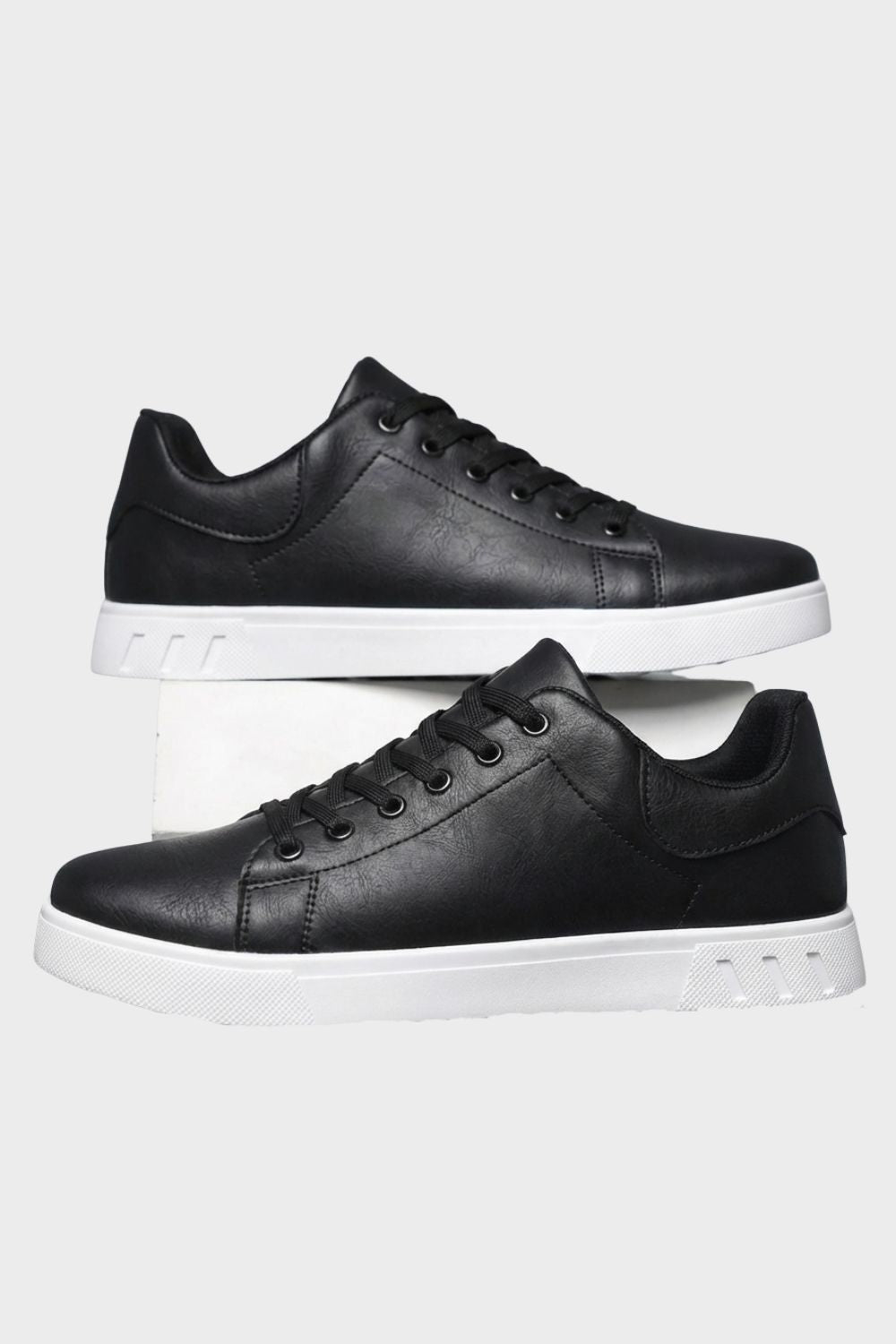 Sneaker Herren mit Schnürung und weißer Sohle