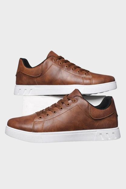 Sneaker Herren mit Schnürung und weißer Sohle