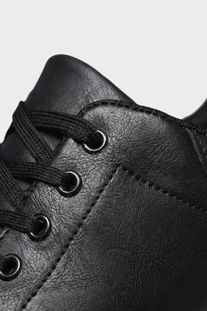 Sneaker Herren mit Schnürung und weißer Sohle