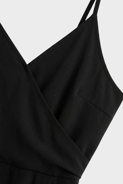 Damen Maxikleid – Detail Wickel-V-Front mit Spaghettiträgern in Schwarz