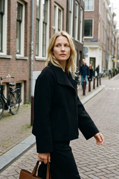Jacke Damen Kurz mit Reverskragen und Knopfleiste