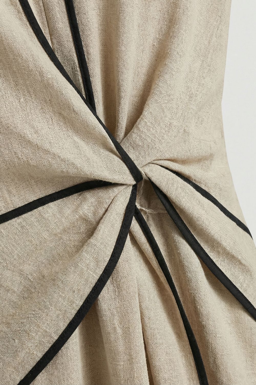 Damen Midikleid mit Wickeldetail und V-Ausschnitt