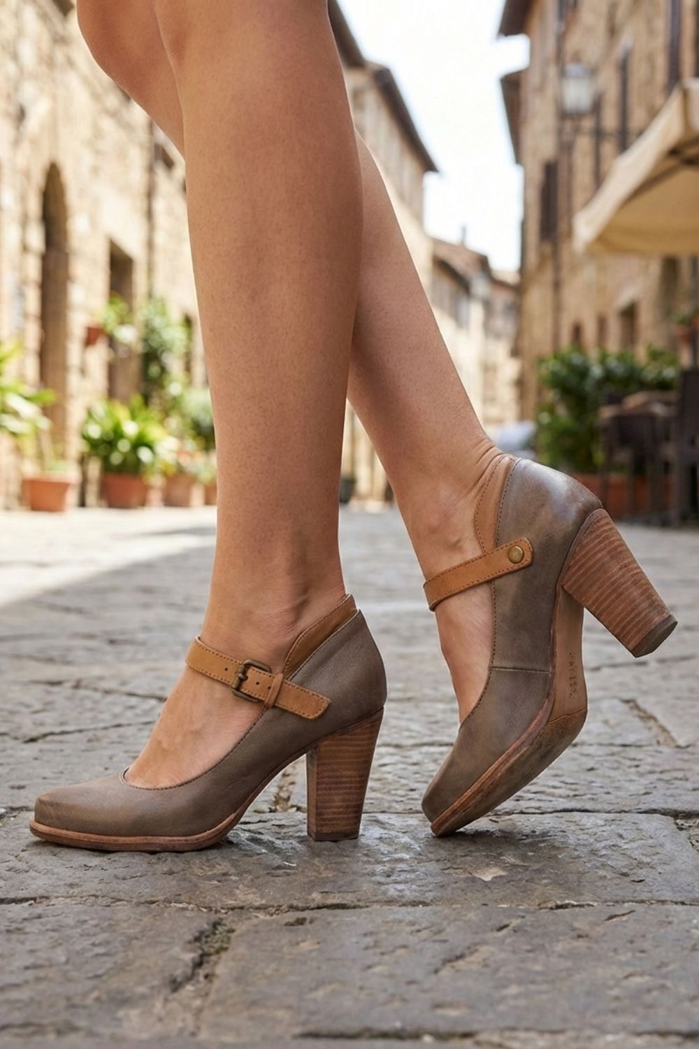 Damen Pumps mit Riemchen und Blockabsatz