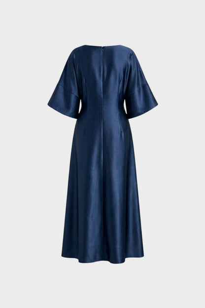 Damen Satin Abendkleid mit Drapierung und Schmuckbrosche – Midi