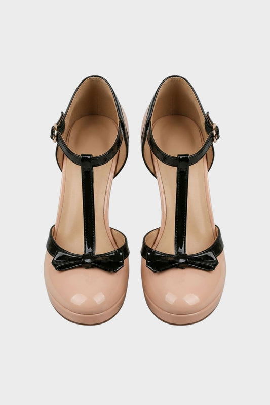 Damen Mary Jane Pumps in Nude mit T-Steg und Schleife – Lackoptik