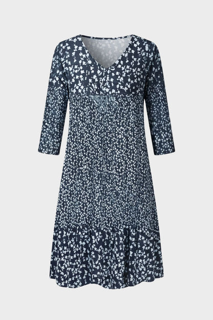 Damen Print Minikleid – Tiered – Lifestyle-Look