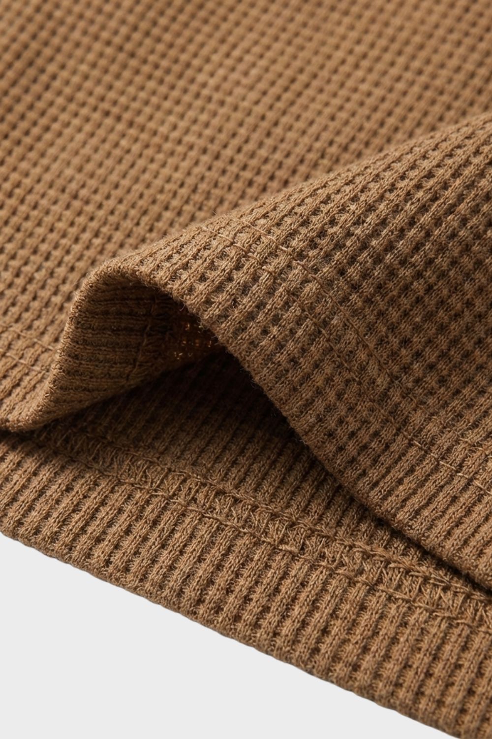 Herren Waffle Tee – Crew Neck – Profil-Ansicht