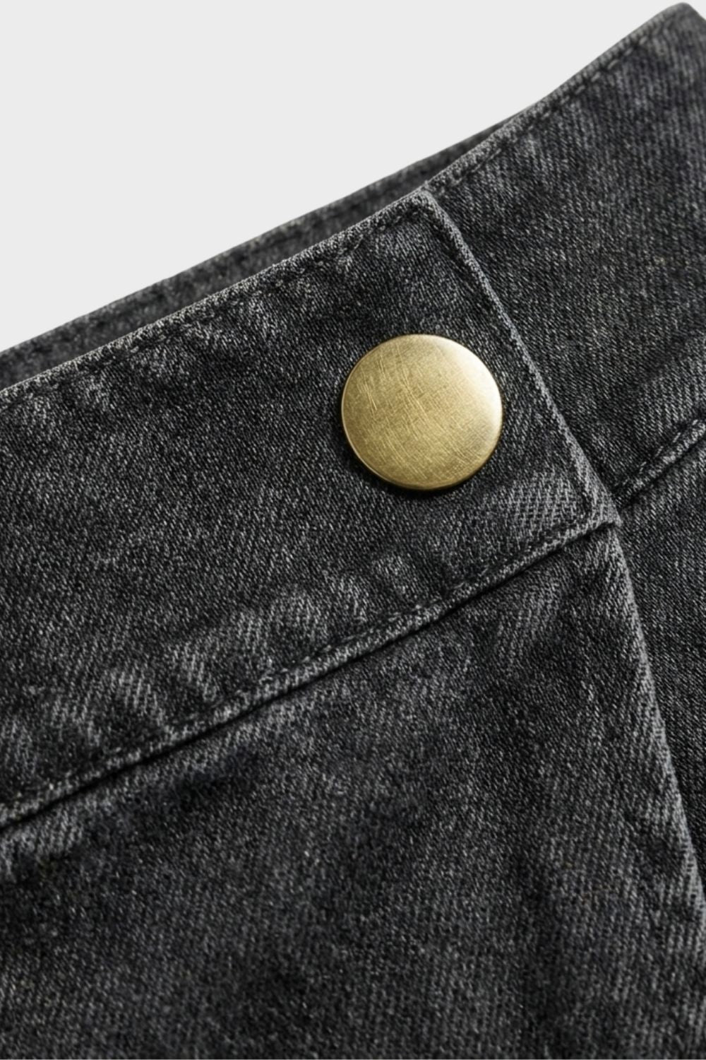 Damen Jeansshorts | High-Waist Knopfleiste – Profil-Ansicht